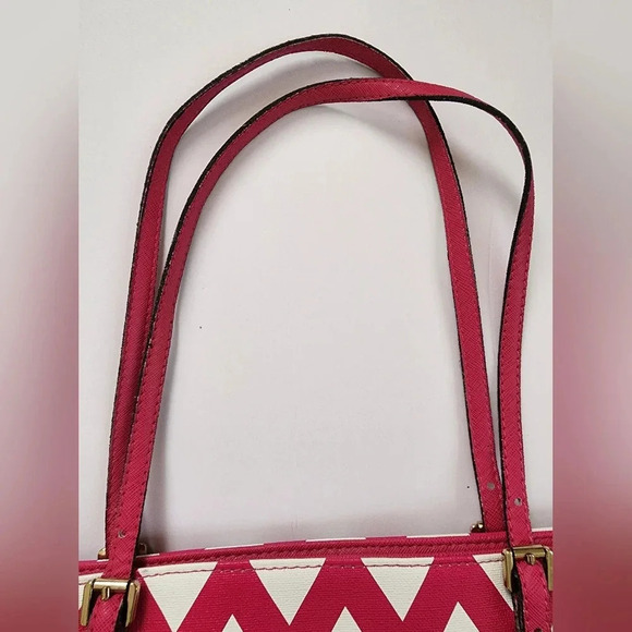 White Pink Boat Shape Beach Travel, Vacation Shoulder Bag Metal Hardware - Picture 3 of 16